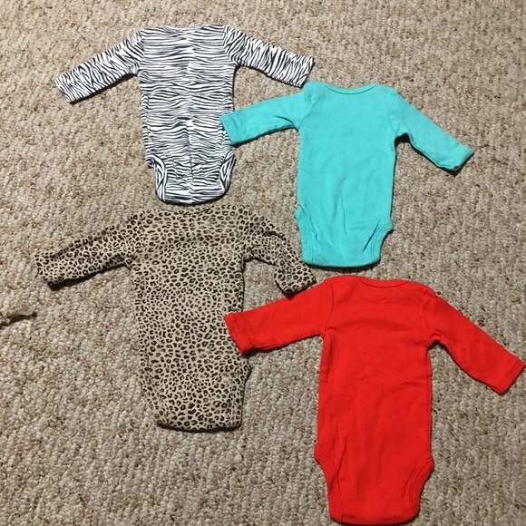 Lot of 4 Carter’s newborn bodysuits - Picture 3 of 5
